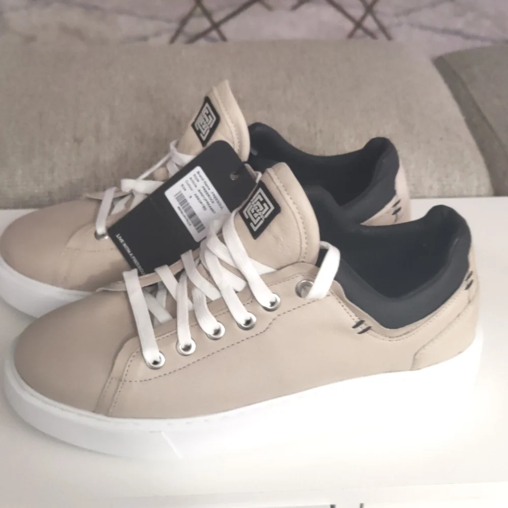 Freesoul White and‎ Black Low-Top Athletic Shoes with Leather Upper Size,,9.5